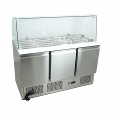 Stół chłodniczy sałatkowy 3-drzwiowy z nadstawką szklaną<br />model: 00019428<br />producent: Redfox